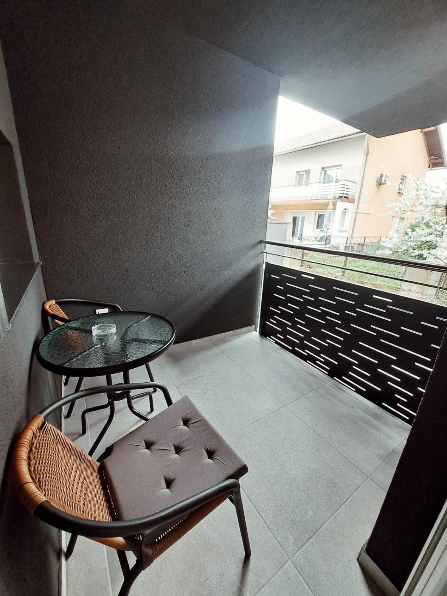 Apartman West Zen ซาเกร็บ ภายนอก รูปภาพ